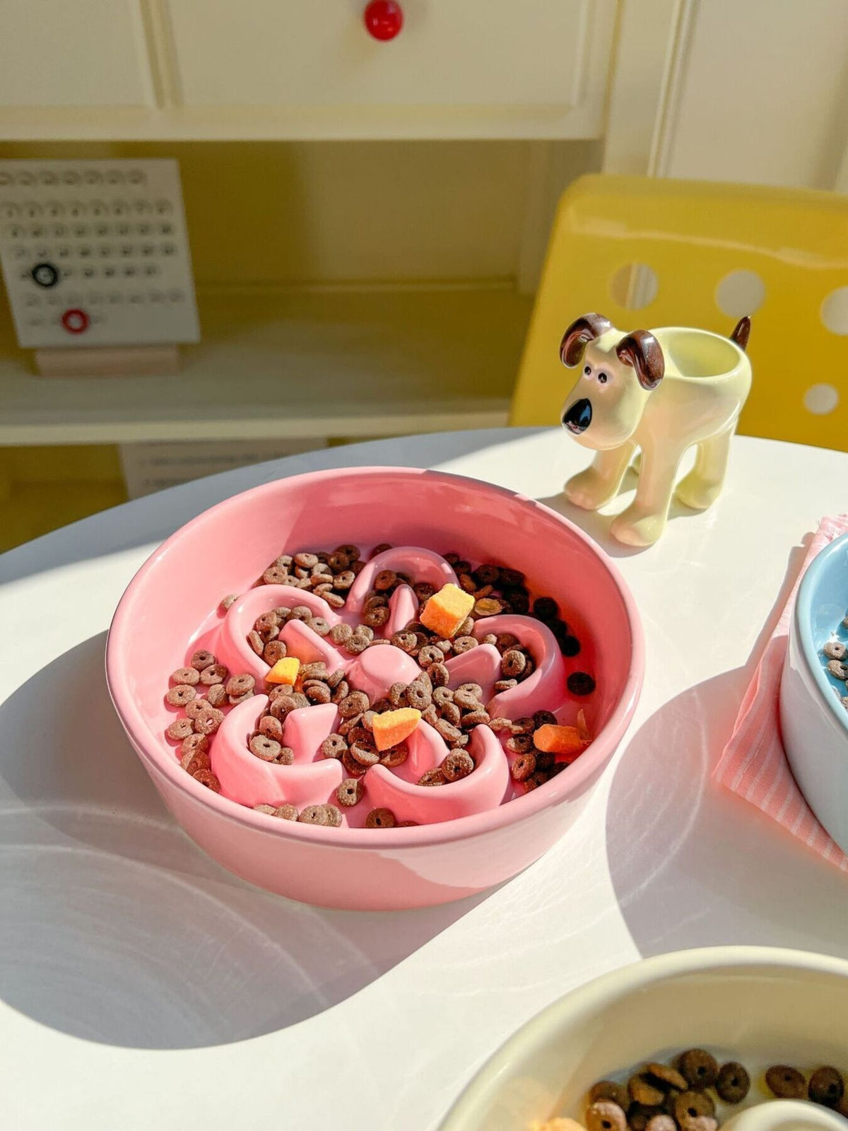 Flower-Shaped Slow Feeder Pet Bowl - Lilixa.store