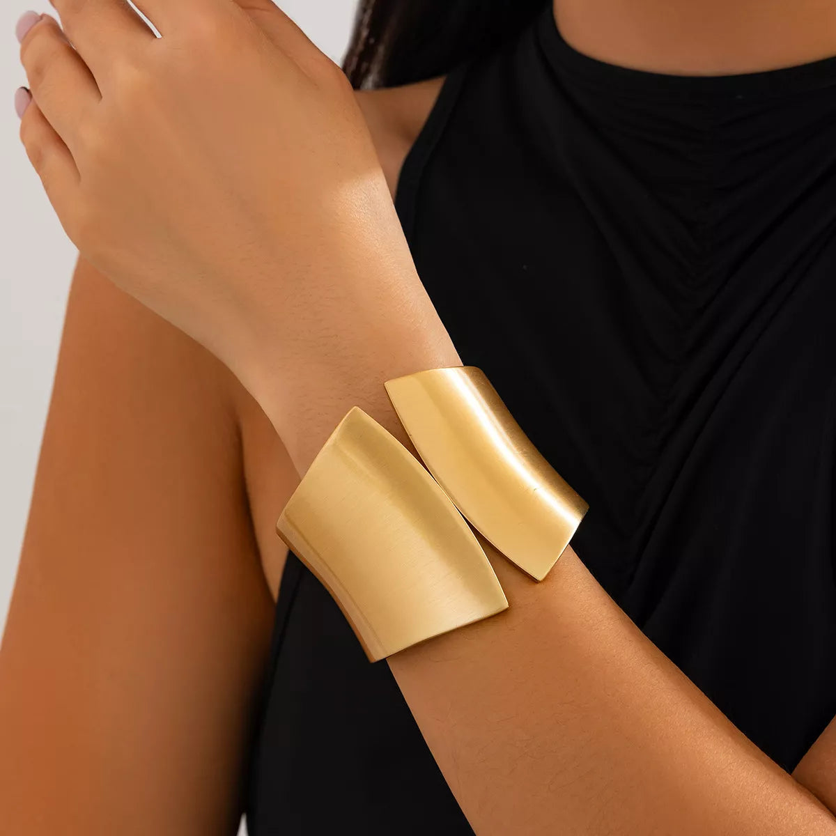 Wide Cuff Bracelet - Lilixa.store