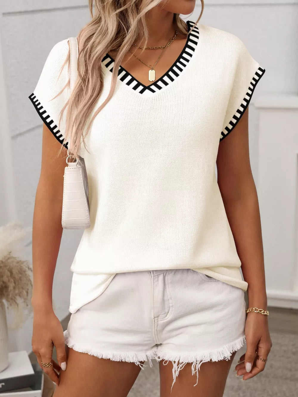 Contrast Trim V-Neck Short Sleeve Knit Top - Lilixa.store