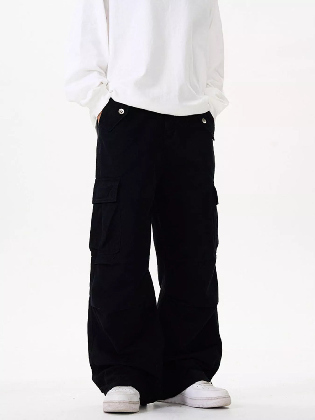 Men's Loose Fit Cargo Pants in Black