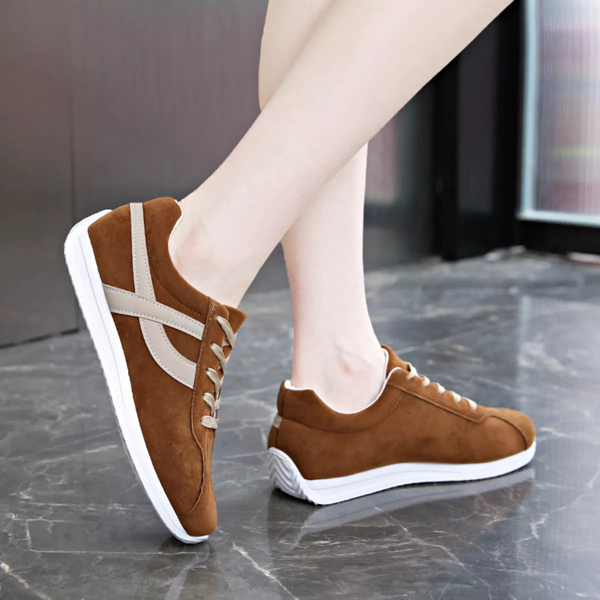 Round Toe Lace Up Sneakers - Lilixa.store