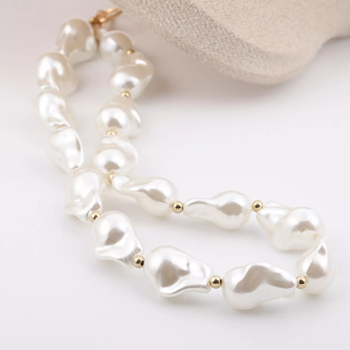 Synthetic Pearl Necklace with Toggle Clasp - Lilixa.store
