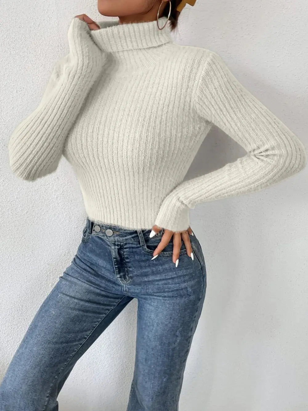 Ribbed Turtleneck Long Sleeve Sweater in White