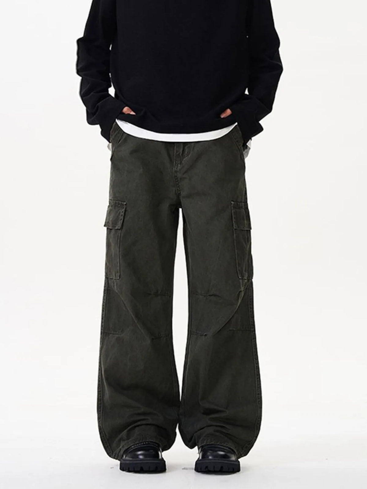 Men's Wide Leg Cargo Pants in Military Green