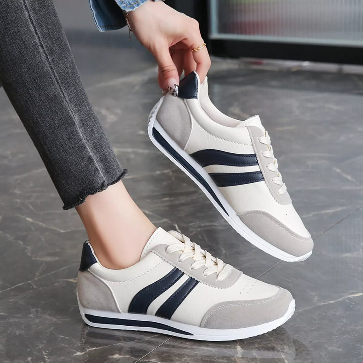 Round Toe Lace Up Sneakers - Lilixa.store