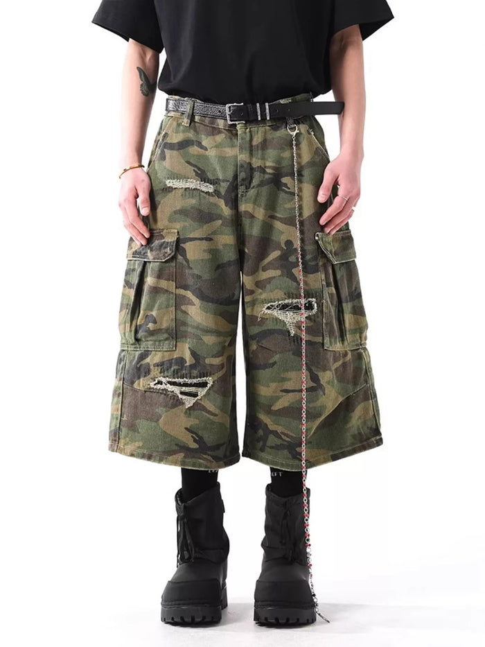 Men's Distressed Camouflage Cargo Capris - Lilixa.store