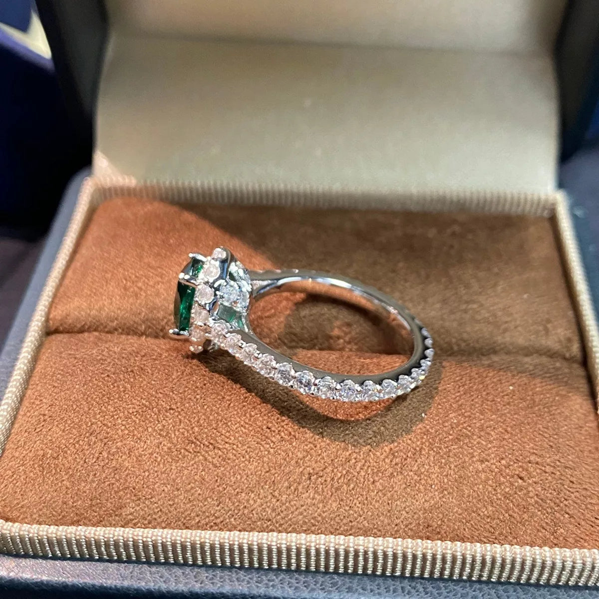 925 sterling Silver Oval Cut Synthetic Emerald Ring