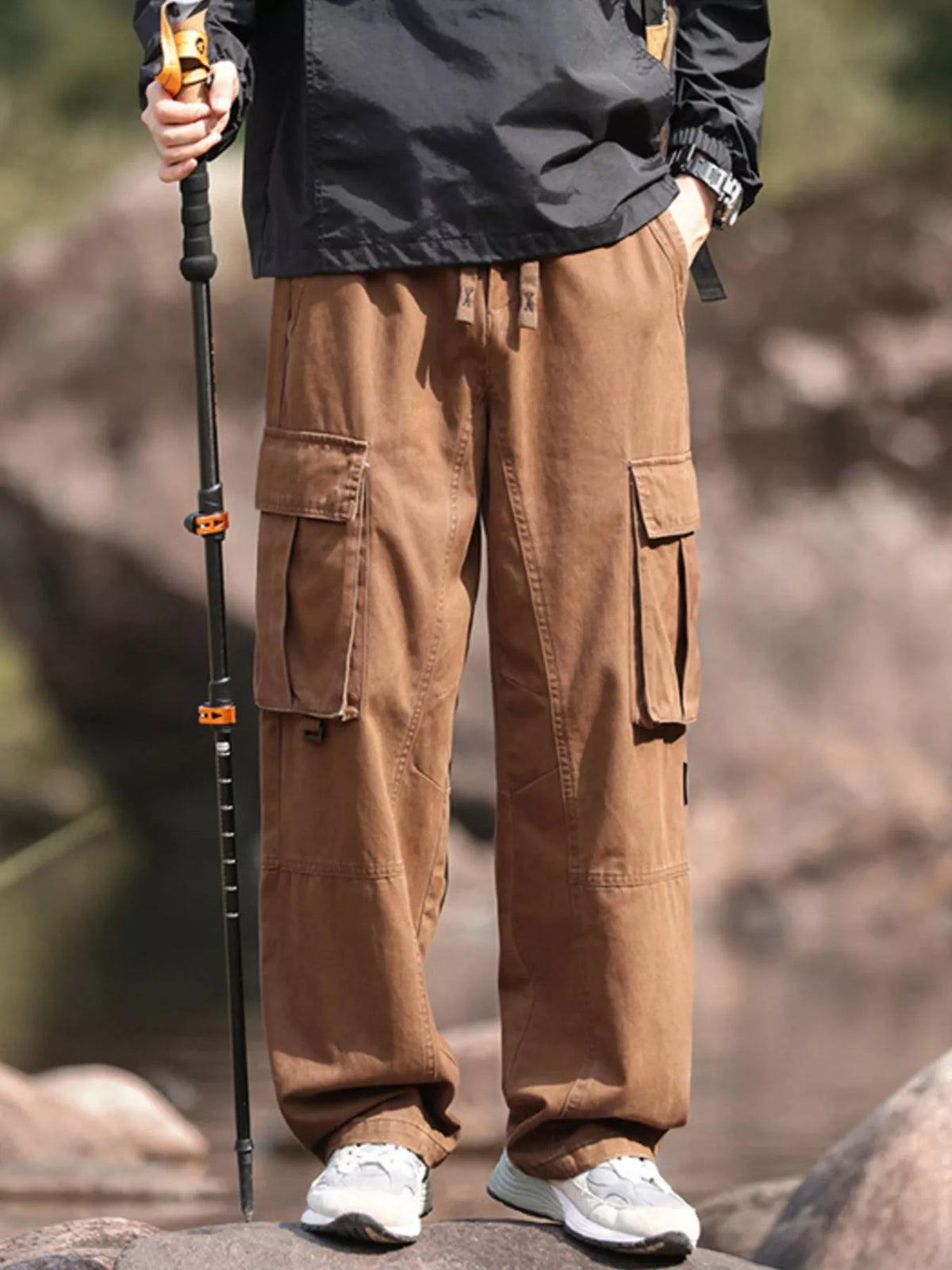 Men's Plus Size Relaxed Fit Cargo Pants in Brown