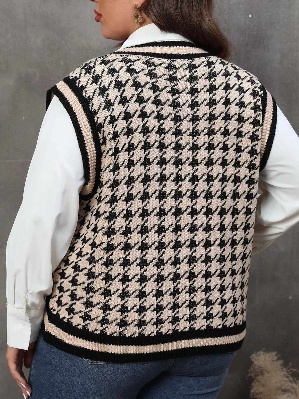 Plus Size Houndstooth V-Neck Knit Sweater Vest - Lilixa.store