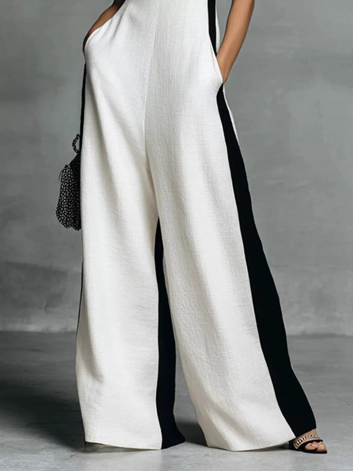Contrast Trim V-Neck Sleeveless Jumpsuit