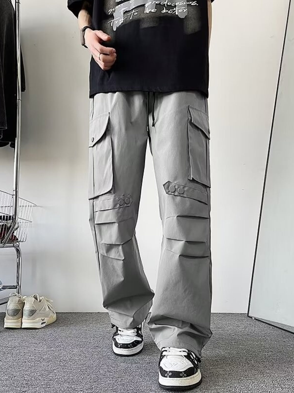 Men's Plus Size Loose Fit Multi-Pocket Cargo Pants in Light Gray
