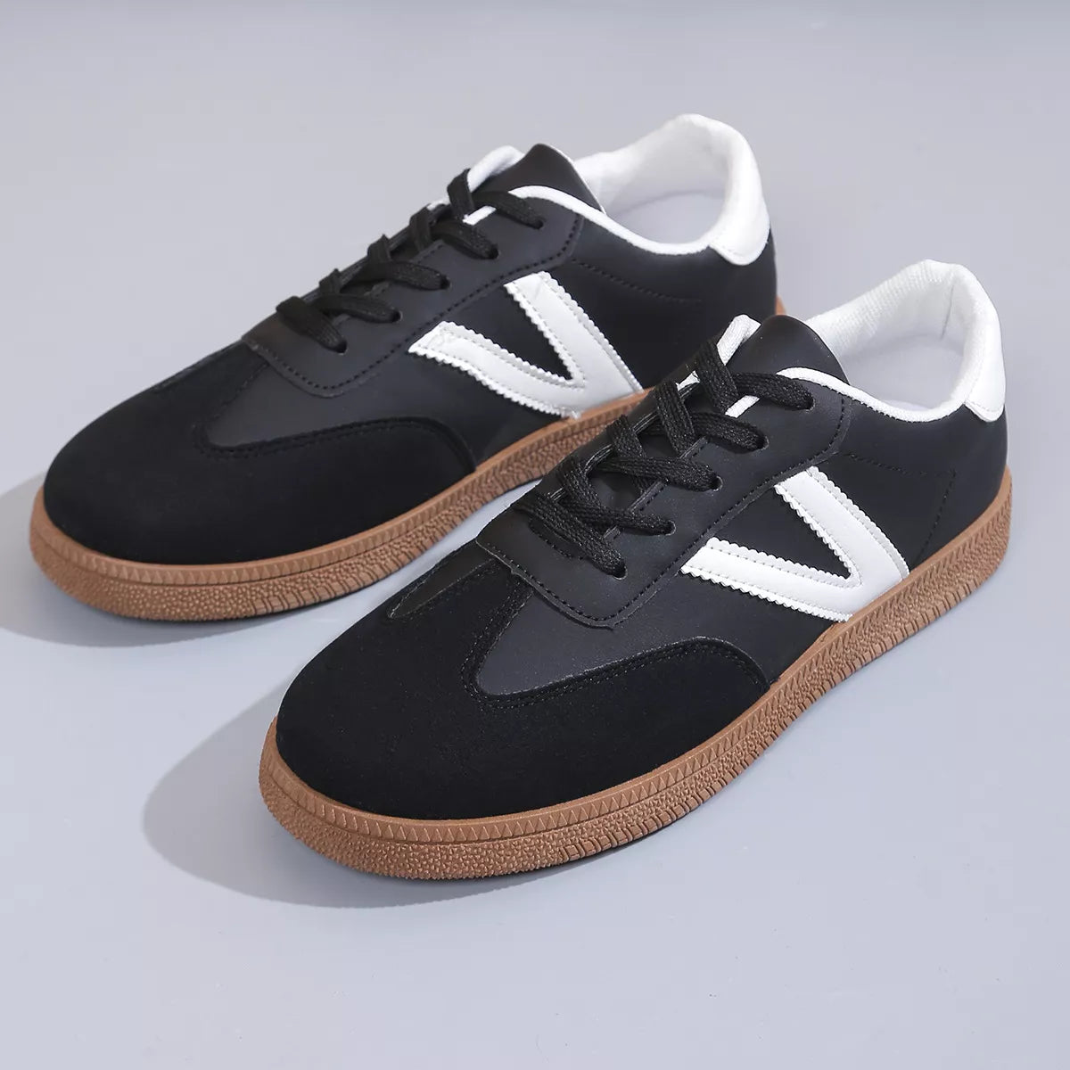 Round Toe Lace Up Sneakers - Lilixa.store