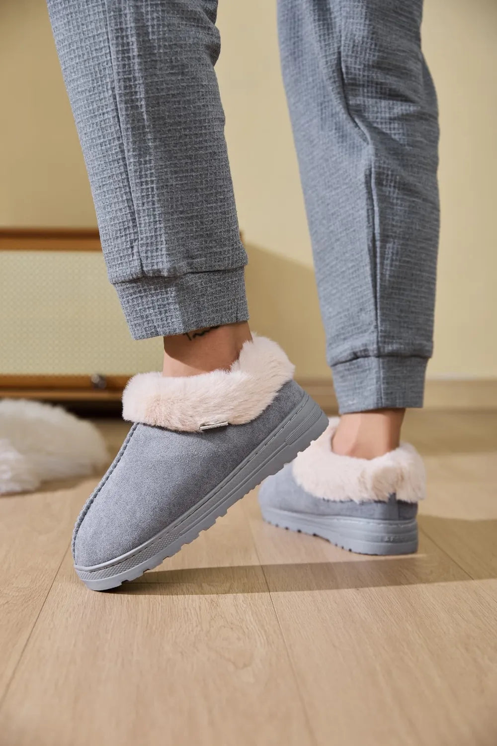 Faux Fur Round Toe Platform Slippers - Lilixa.store