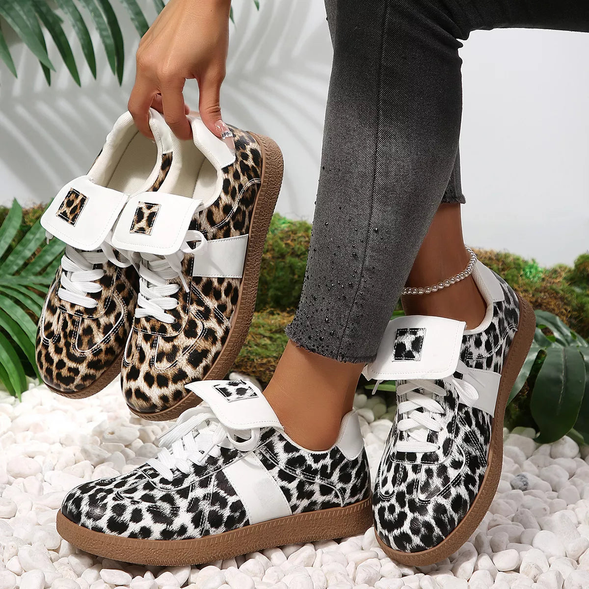 Round Toe Lace Up Sneakers - Lilixa.store