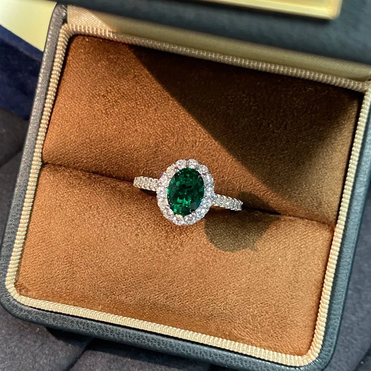 925 sterling Silver Oval Cut Synthetic Emerald Ring