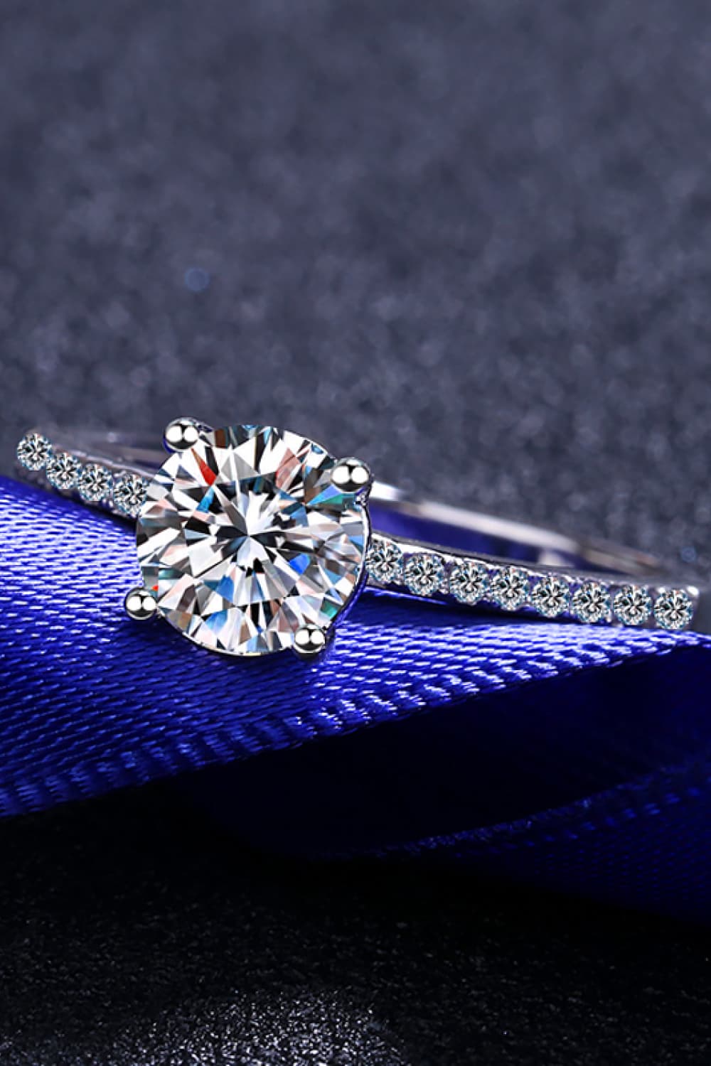 1 Carat Moissanite Rhodium-Plated Side Stone Ring - Lilixa.store