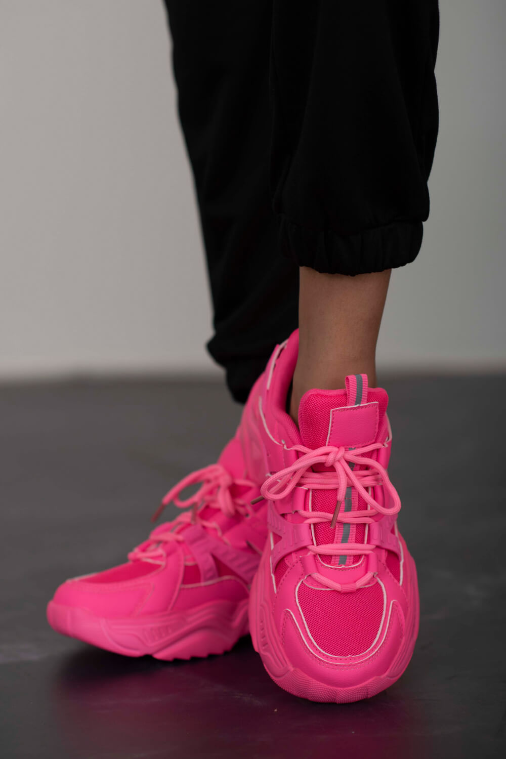 Berness Running Late Chunky Sole Athletic Sneakers in Hot Pink - Lilixa.store