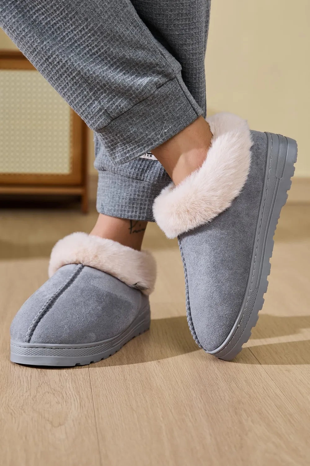 Faux Fur Round Toe Platform Slippers - Lilixa.store