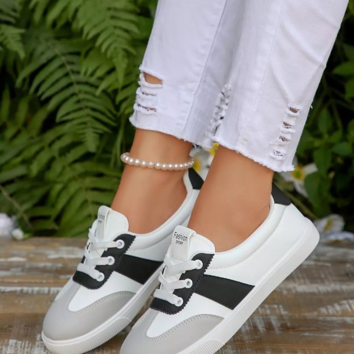 Round Toe Lace Up Sneakers - Lilixa.store