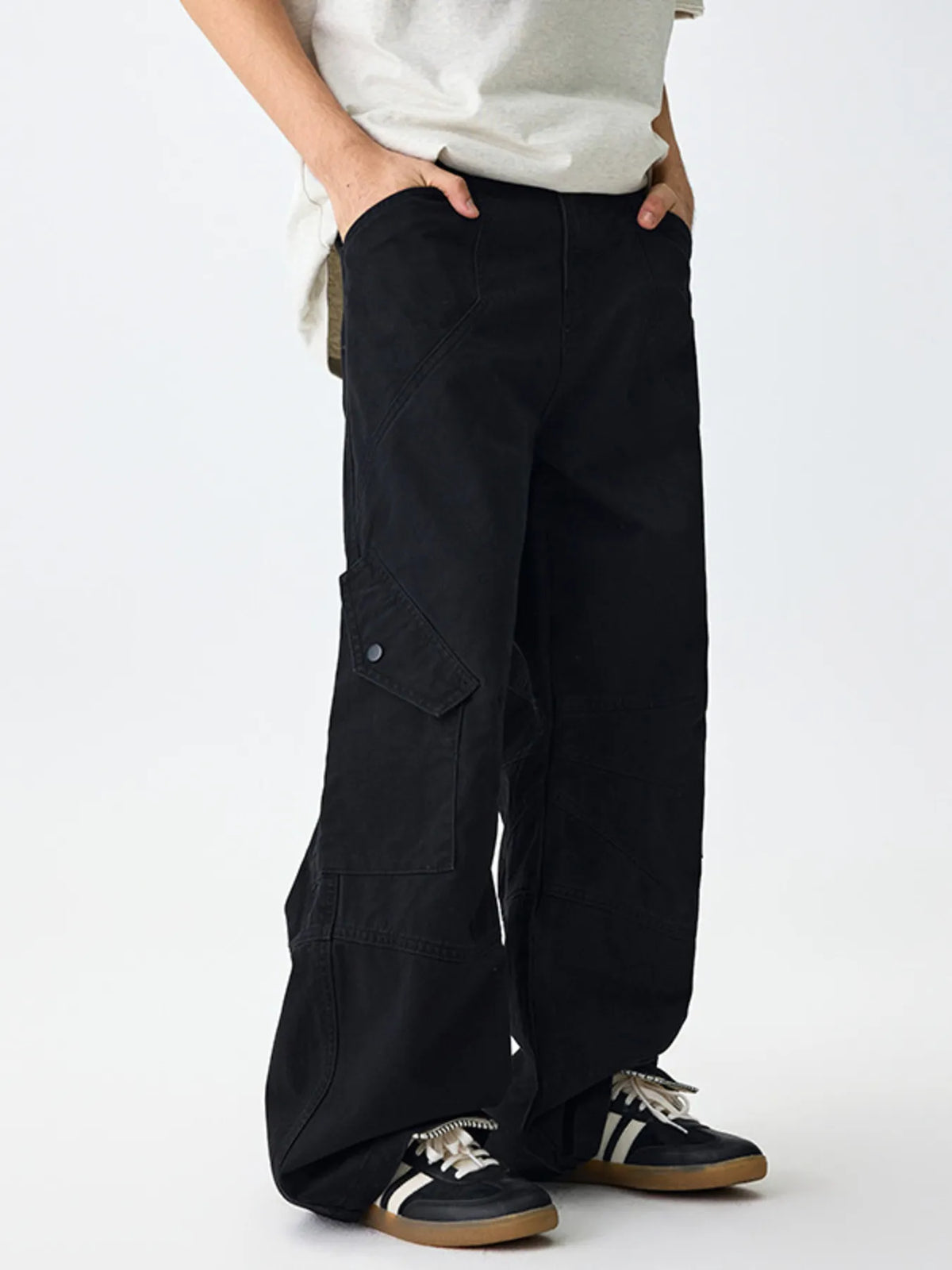 Men's Wide Leg Cargo Pants in Black