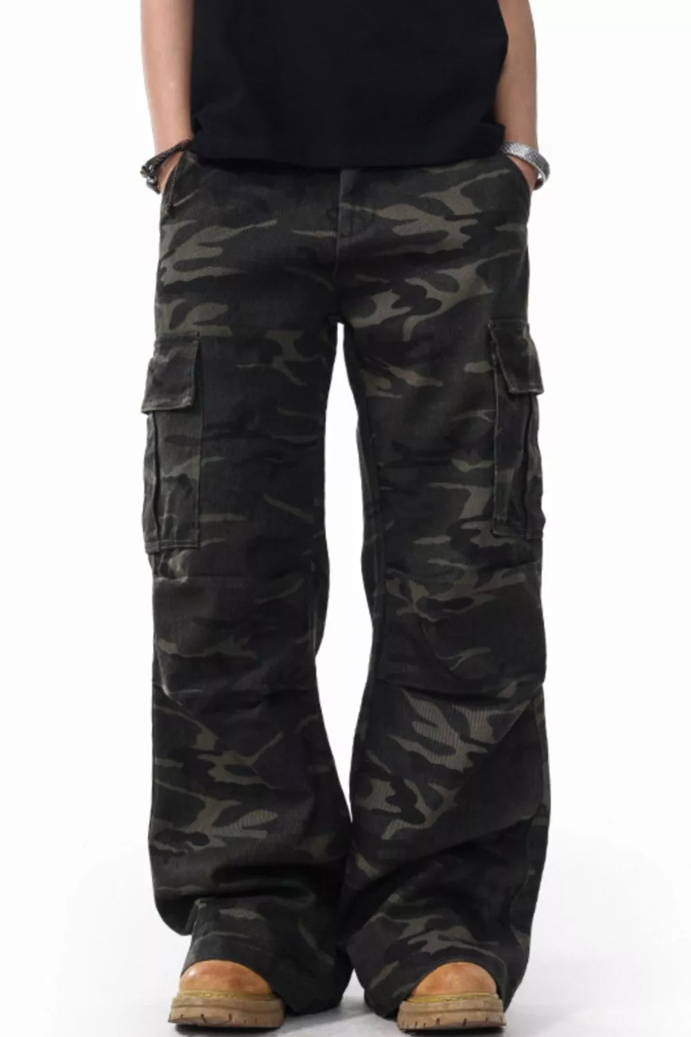 Men' s Relaxed Fit Camo Cargo Pants in Camouflage