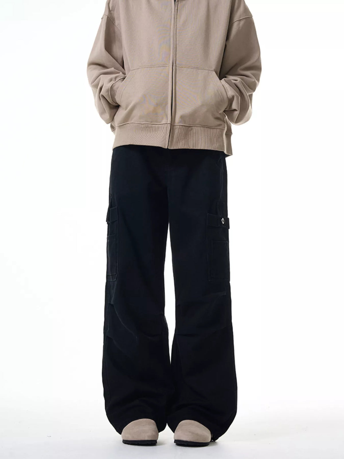 Men's Loose Fit Cargo Pants in Black