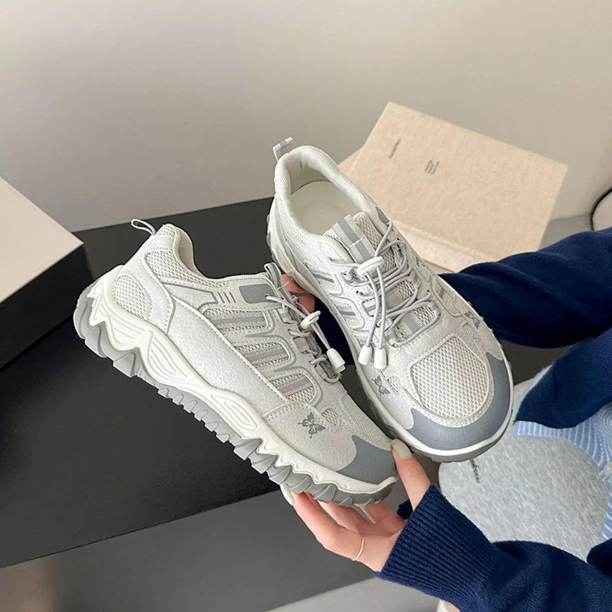 Round Toe Lace Up Sneakers - Lilixa.store
