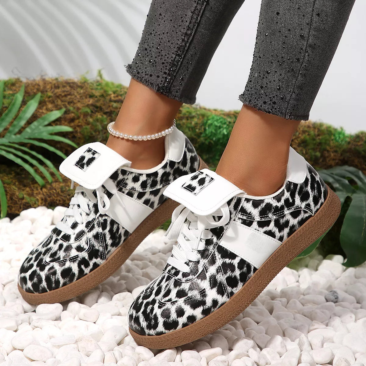 Round Toe Lace Up Sneakers - Lilixa.store