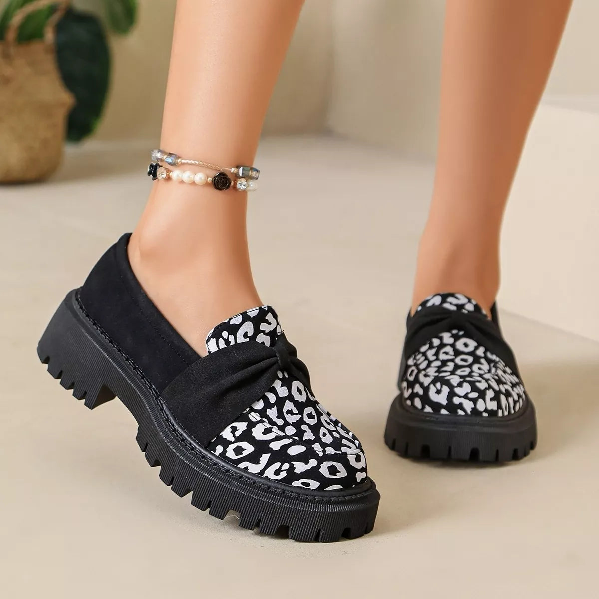 Leopard Round Toe Loafers - Lilixa.store