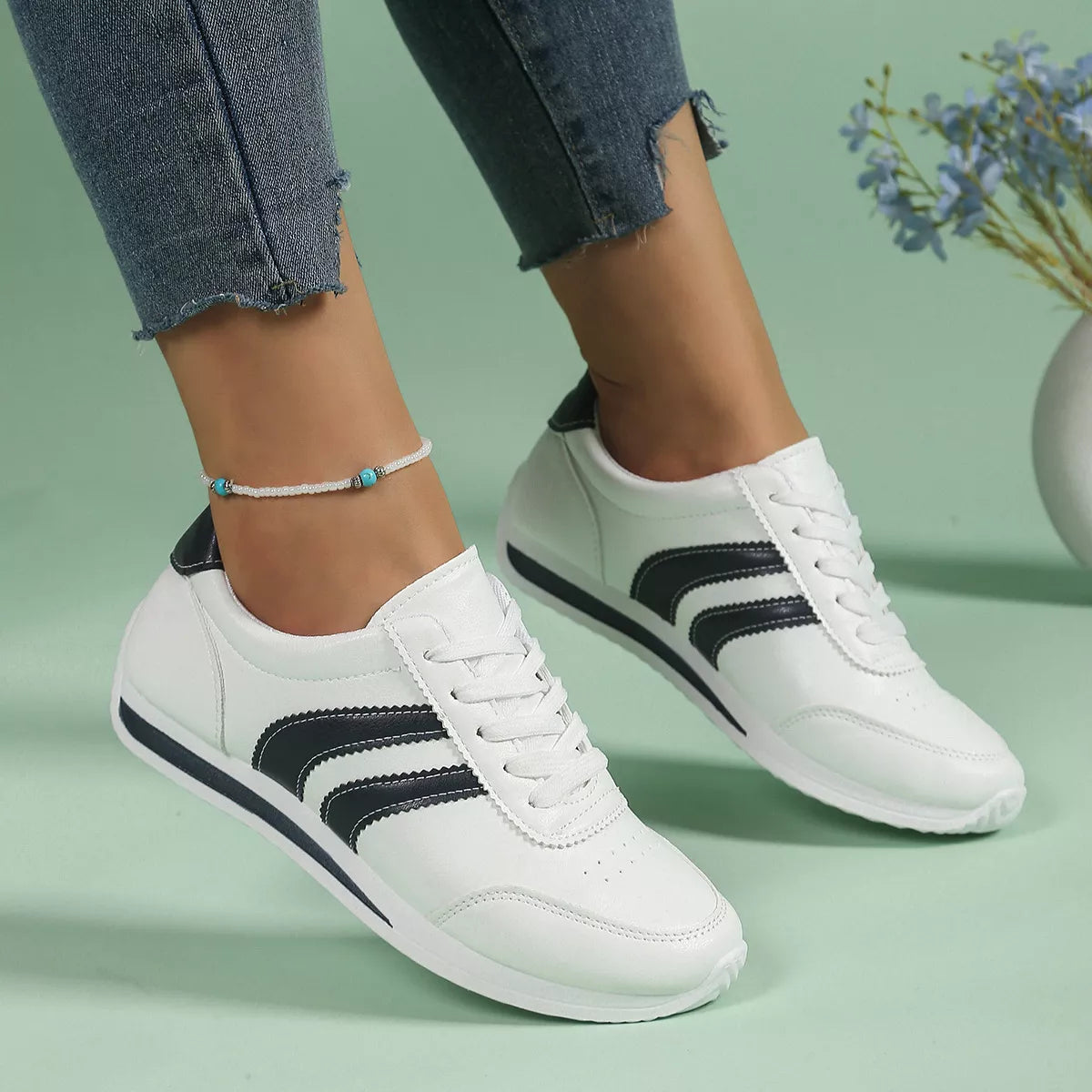 Round Toe Lace Up Sneakers - Lilixa.store