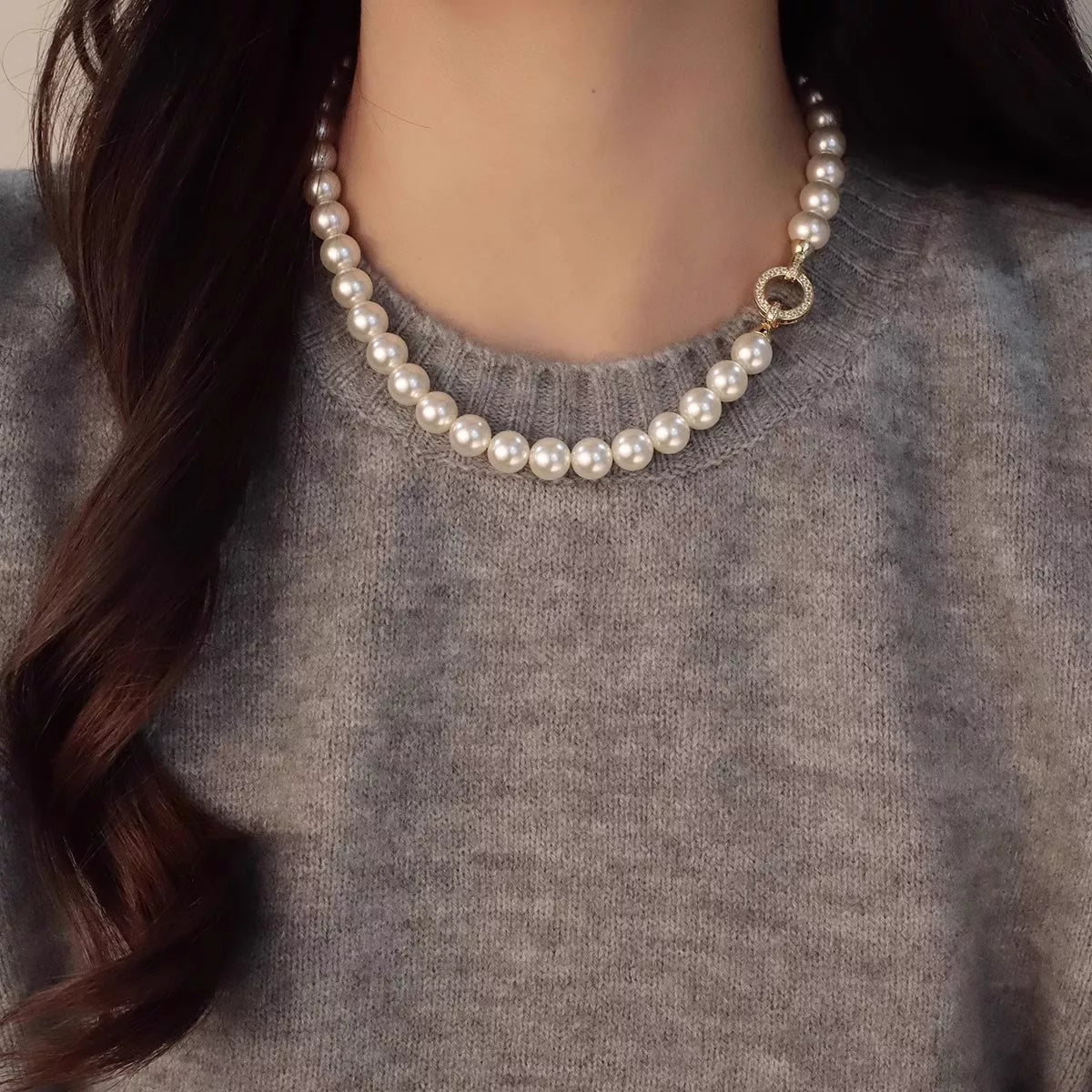 Pearl Necklace with Interlocking Clasp - Lilixa.store