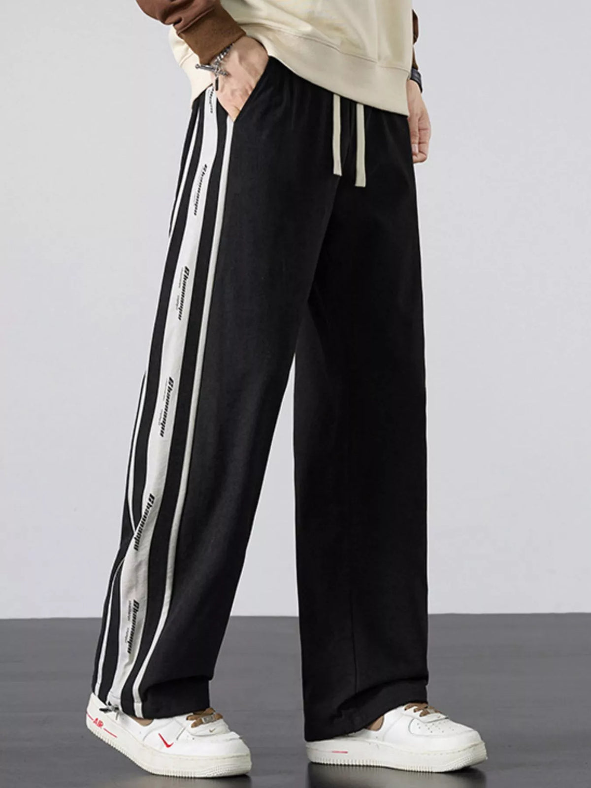 Men's Plus Size Striped Side Loose Fit Casual Pants in Black