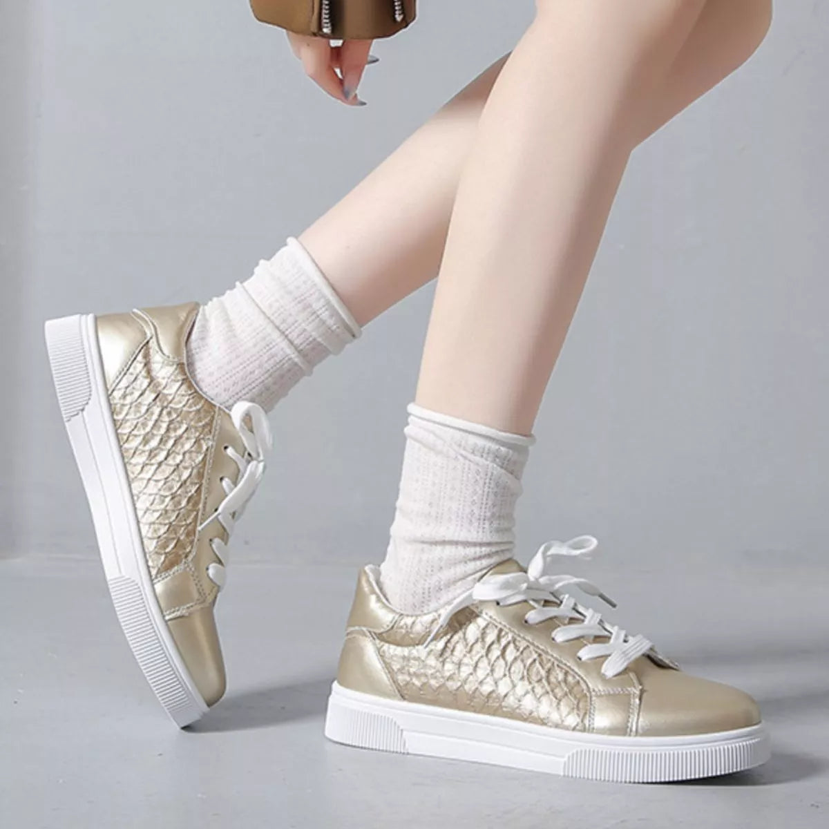 Round Toe Lace Up Sneakers - Lilixa.store
