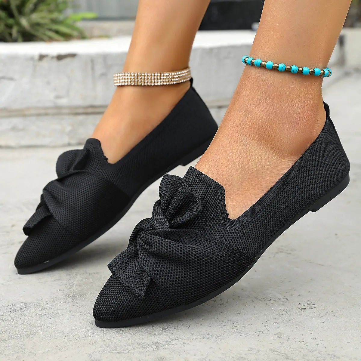 Bow Point Toe Flats Slip-Ons in Black