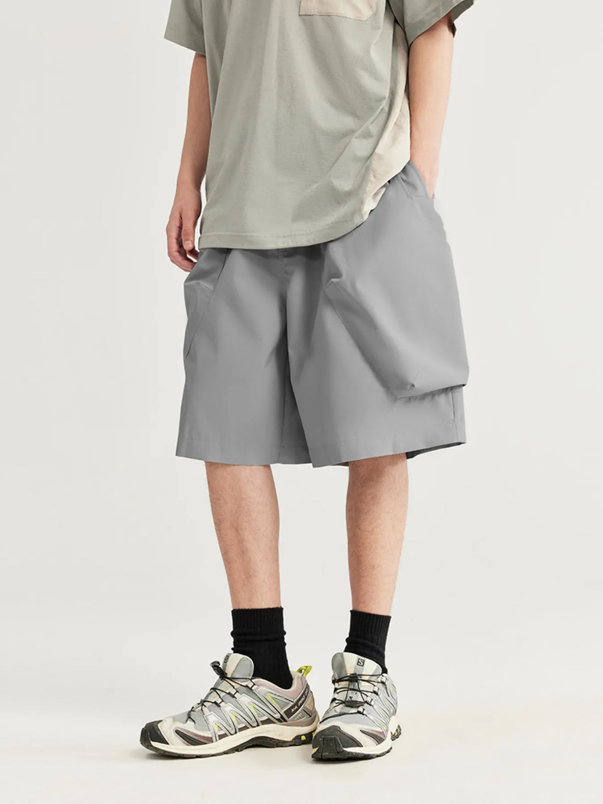 Men's Loose Fit Cargo Shorts in Light Gray