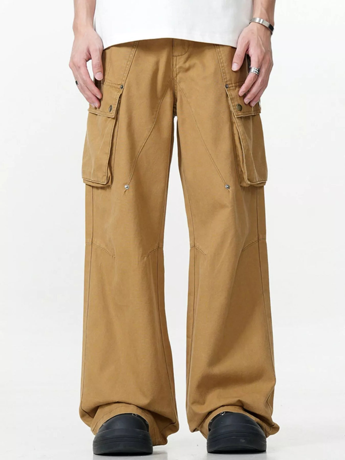 Men's Wide Leg Cargo Pants in Khaki