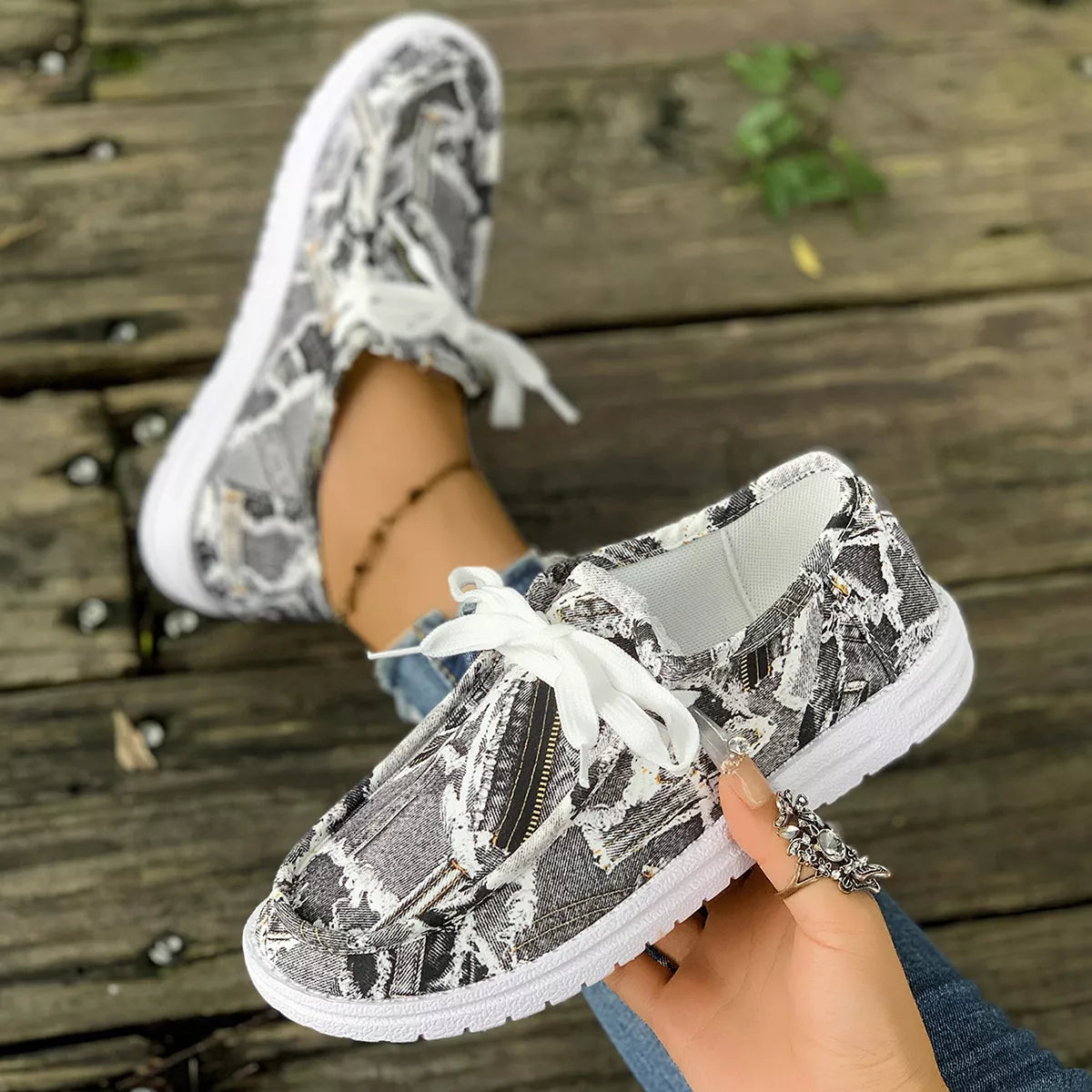 Round Toe Lace Up Sneakers - Lilixa.store
