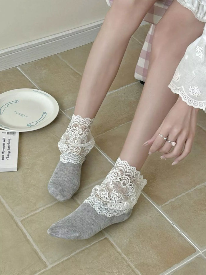 Lace Ankle Socks in Gray
