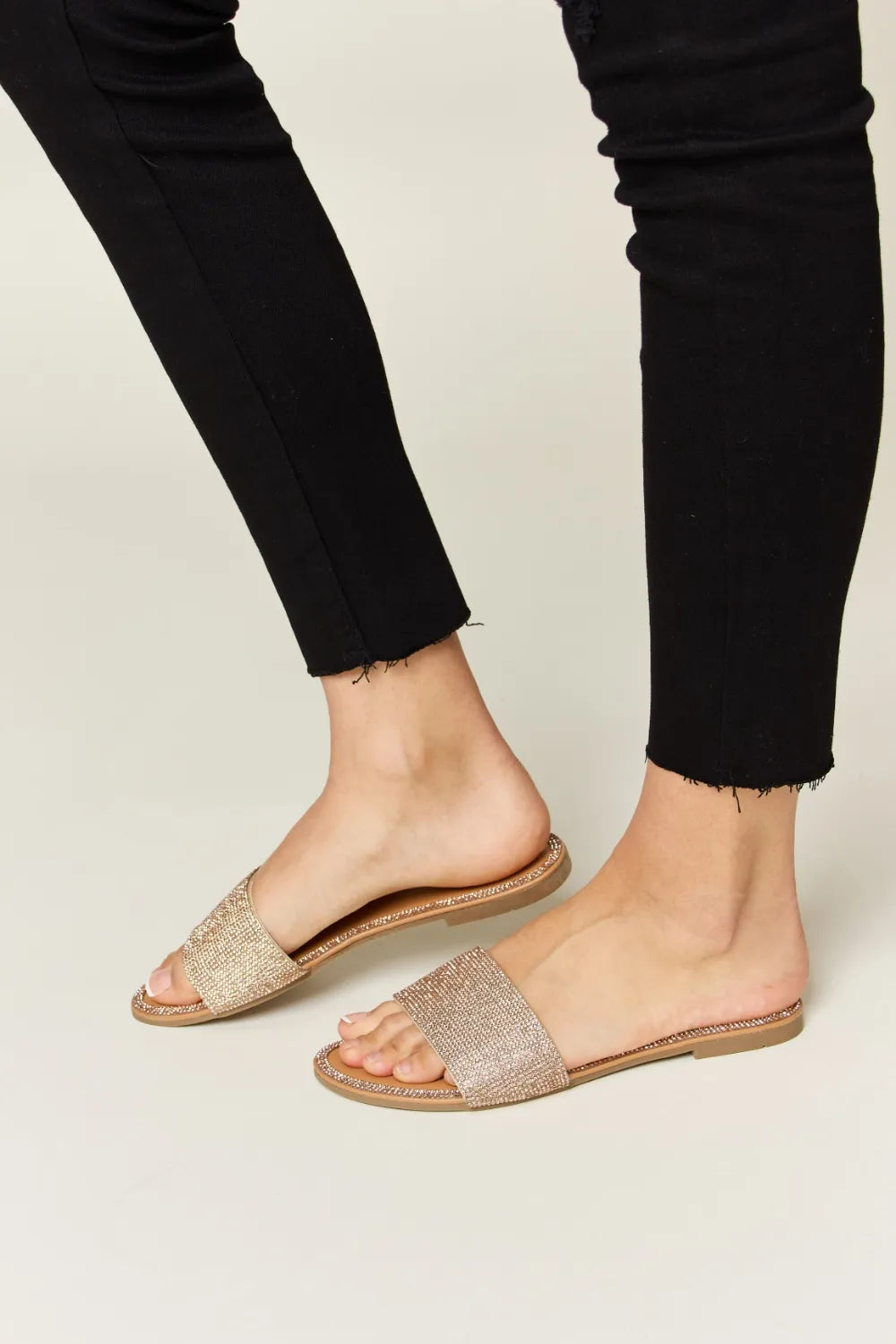 WILD DIVA Rhinestone Open Toe Flat Sandals - Lilixa.store