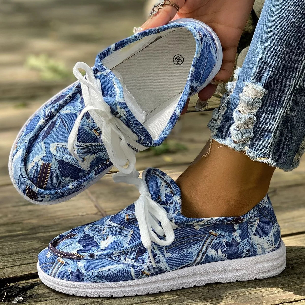 Round Toe Lace Up Sneakers - Lilixa.store