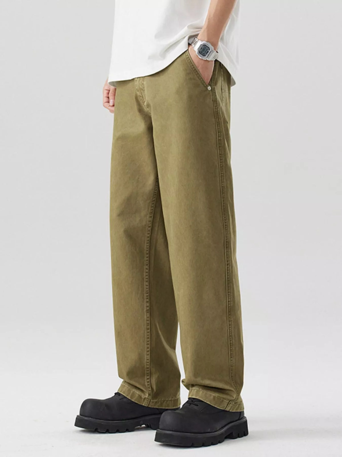 Men's Relaxed Fit Pants in Khaki