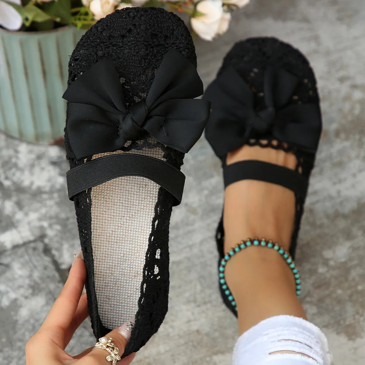 Bow Round Toe Flat Slip-Ons in Black