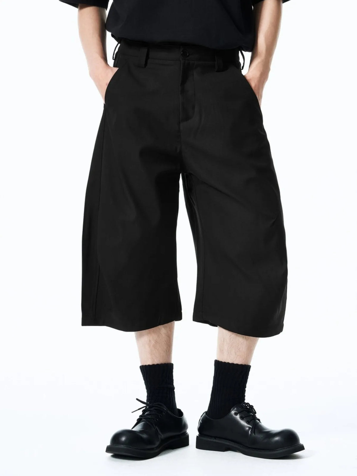 Men's Wide Leg Shorts in Black