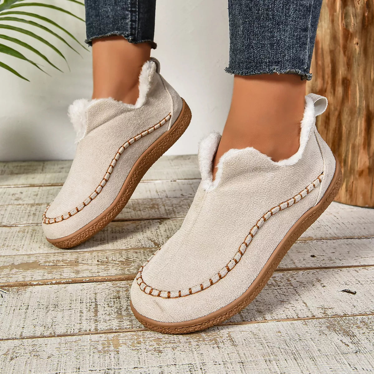 Round Toe Plush Lined Shoes - Lilixa.store