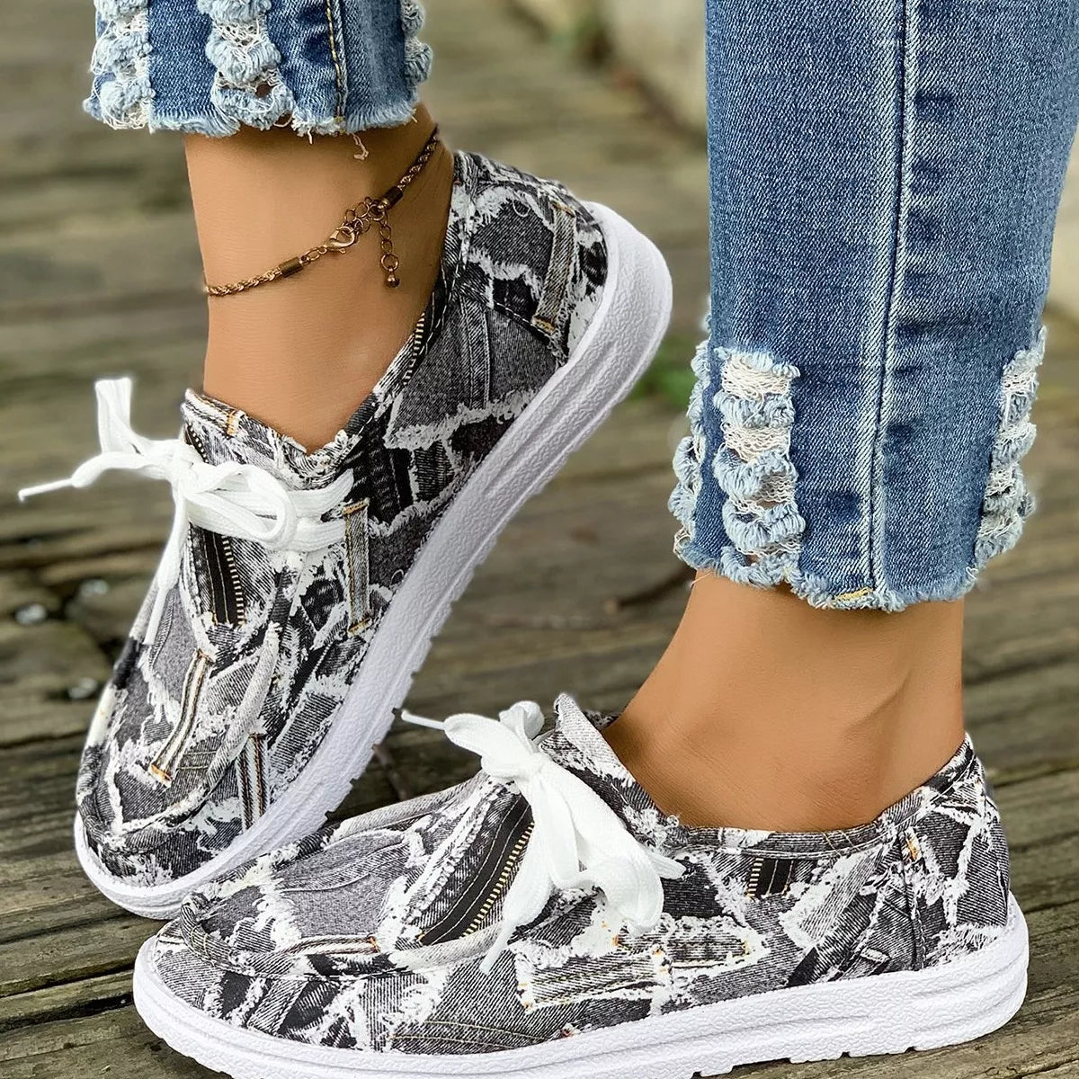 Round Toe Lace Up Sneakers - Lilixa.store