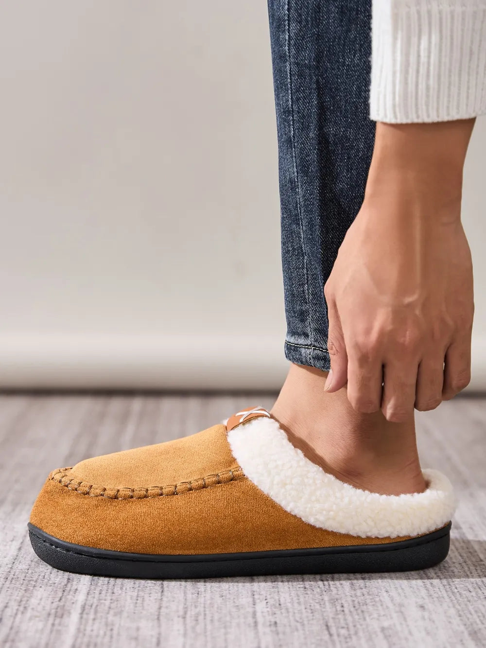 Contrast Round Toe Flat Slippers - Lilixa.store