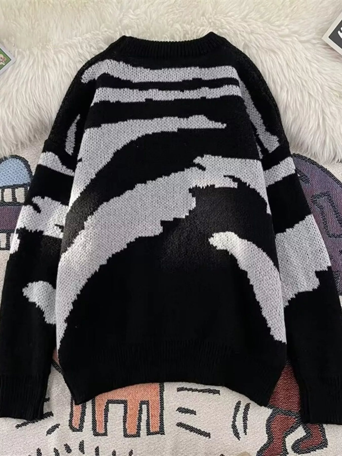 Men's Contrast Round Neck Sweater - Lilixa.store