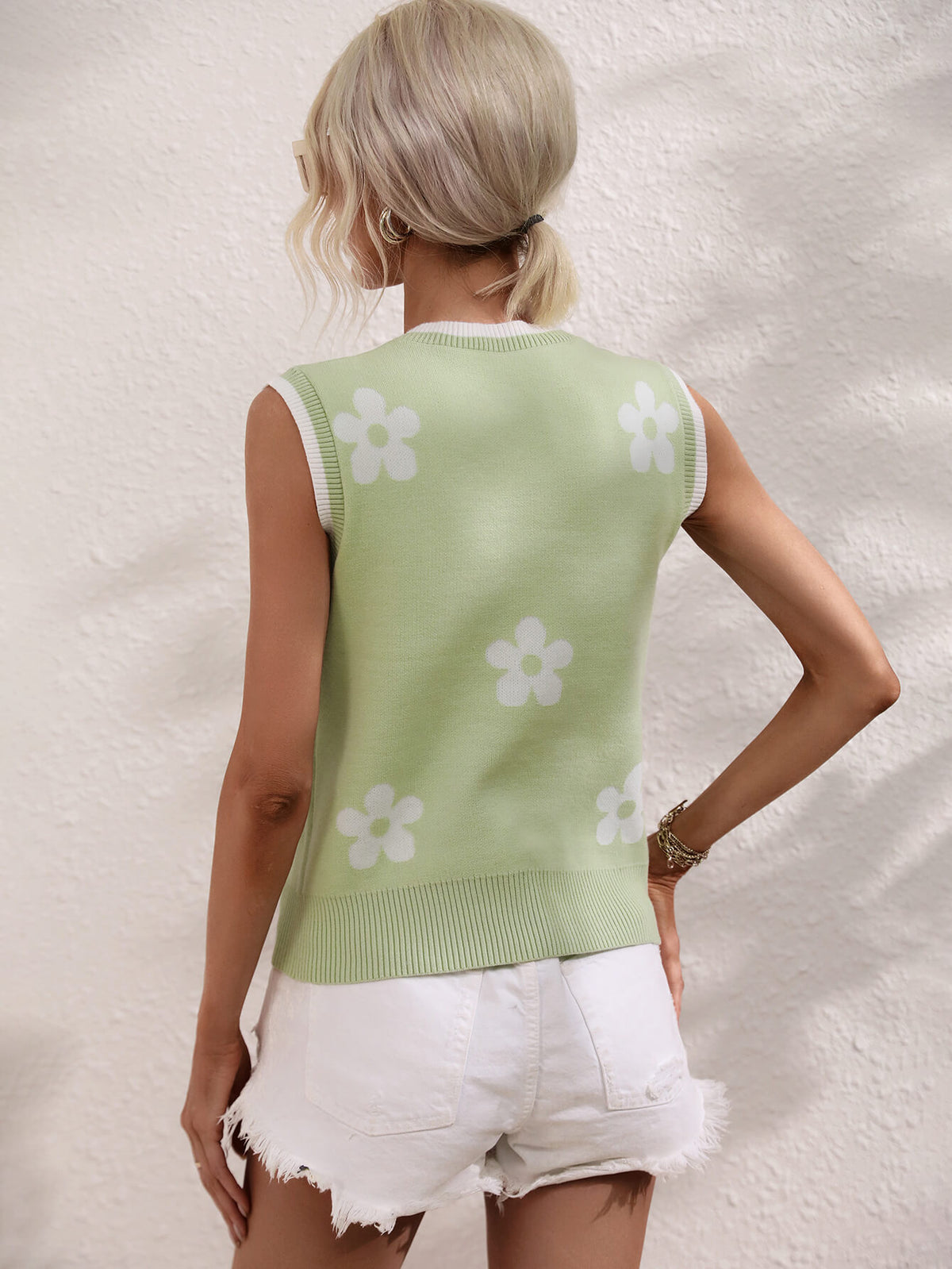 Floral Contrast Ribbed Trim Sweater Vest, view 13