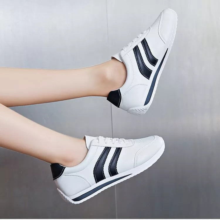 Round Toe Lace Up Sneakers - Lilixa.store