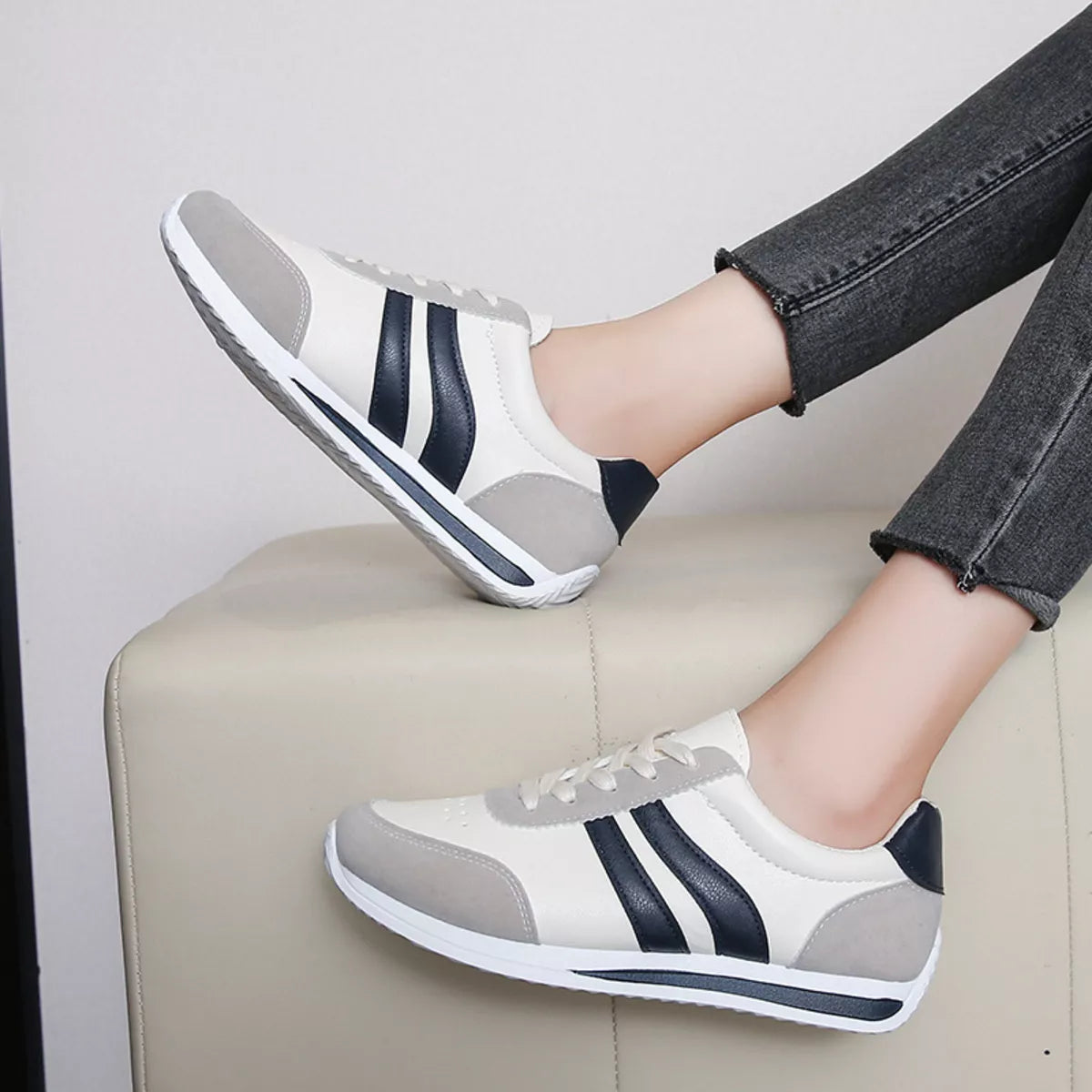 Round Toe Lace Up Sneakers - Lilixa.store